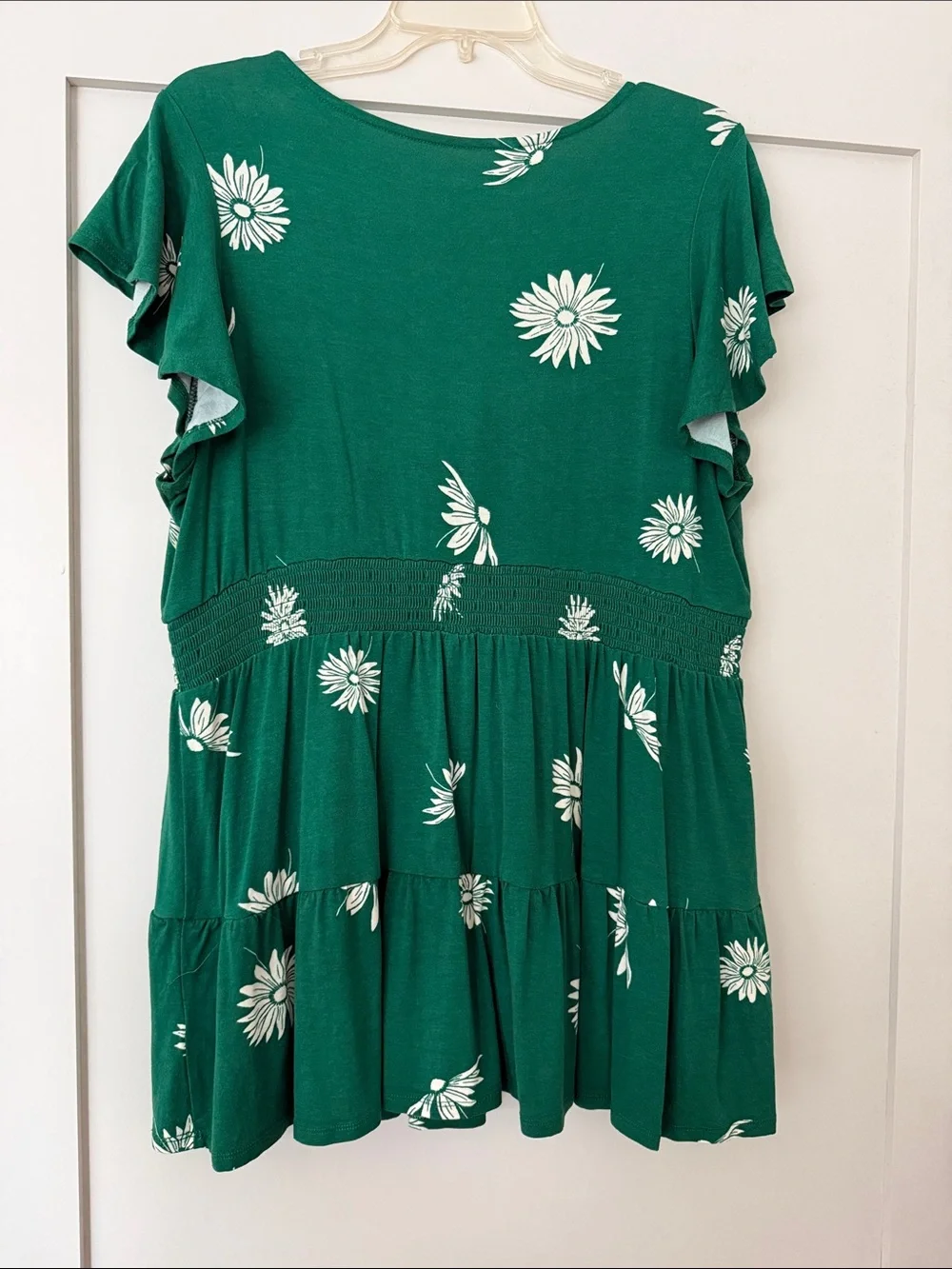 Torrid. Size 2X. Green Floral V-Neck Tie Front Top